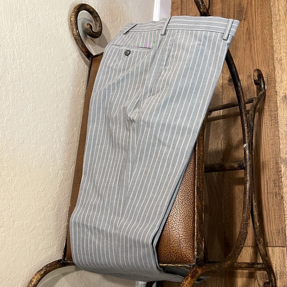 Like New Banana Republic Standard Fit Stretch 97%Cotton Men’s Pinstriped Pants! - Picture 4 of 8